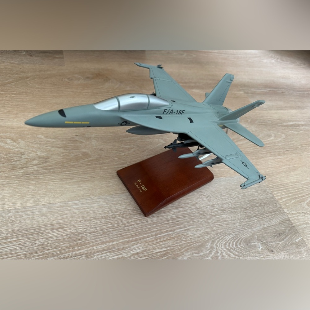 F/A-18E Super Hornet Navy Model on Wood Stand 1/48 Executive Series Rare